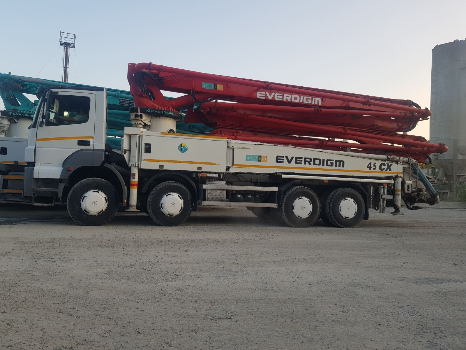 Что лучше: купить или арендовать бетононасос?